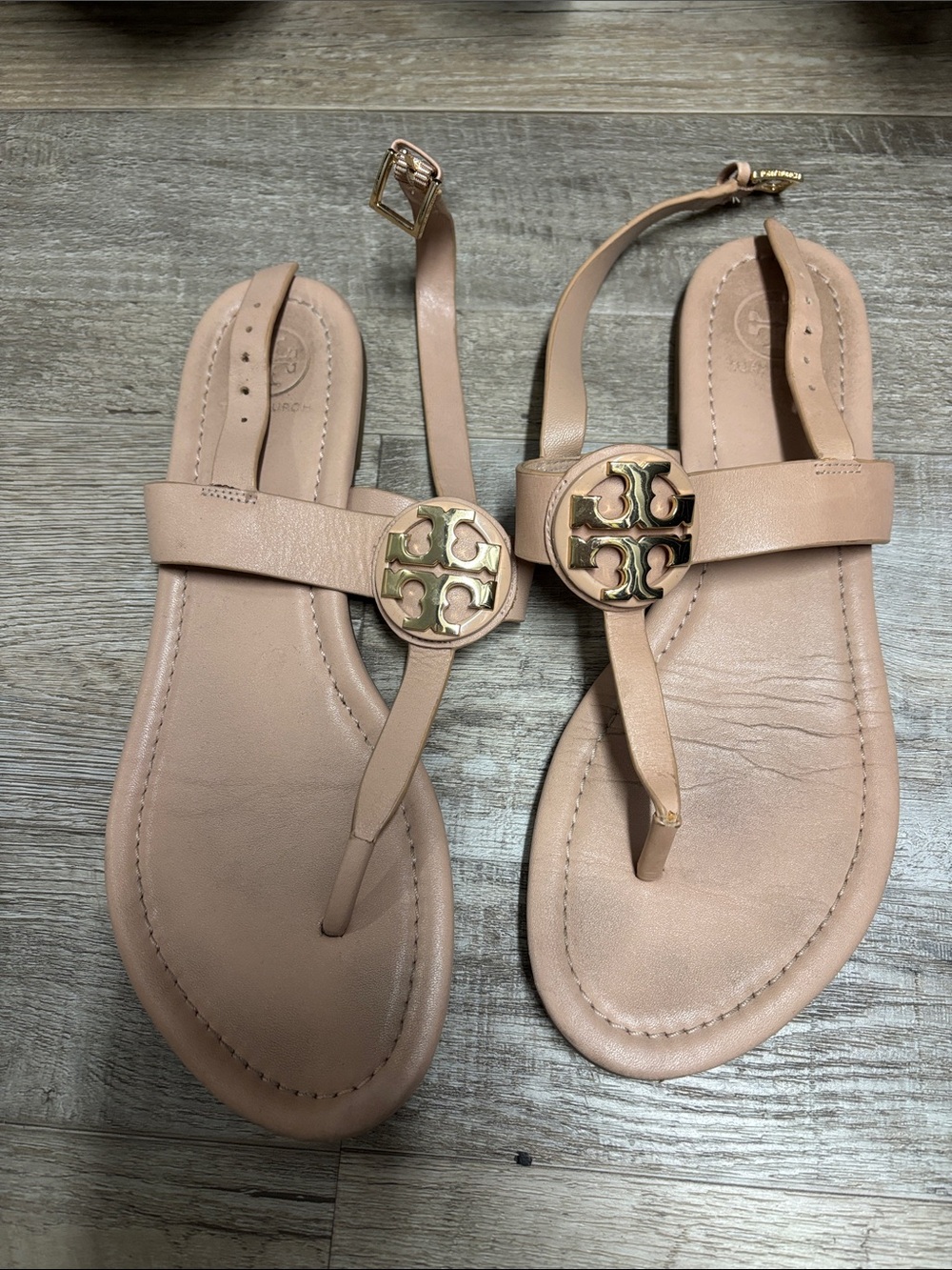 Tory Burch Nude Blush Leather Thong Sandals with Gold Logo